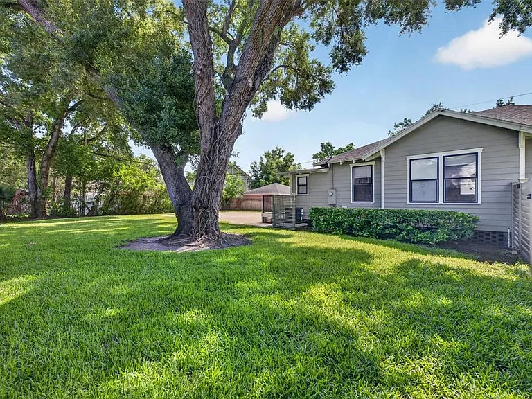 1225 E Amelia St — Photo 31