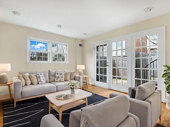 4450 Macarthur Blvd NW, Washington, DC