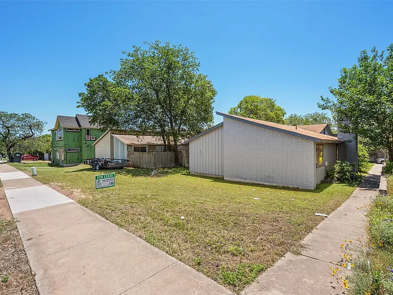1111 W Rundberg Ln — Photo 15