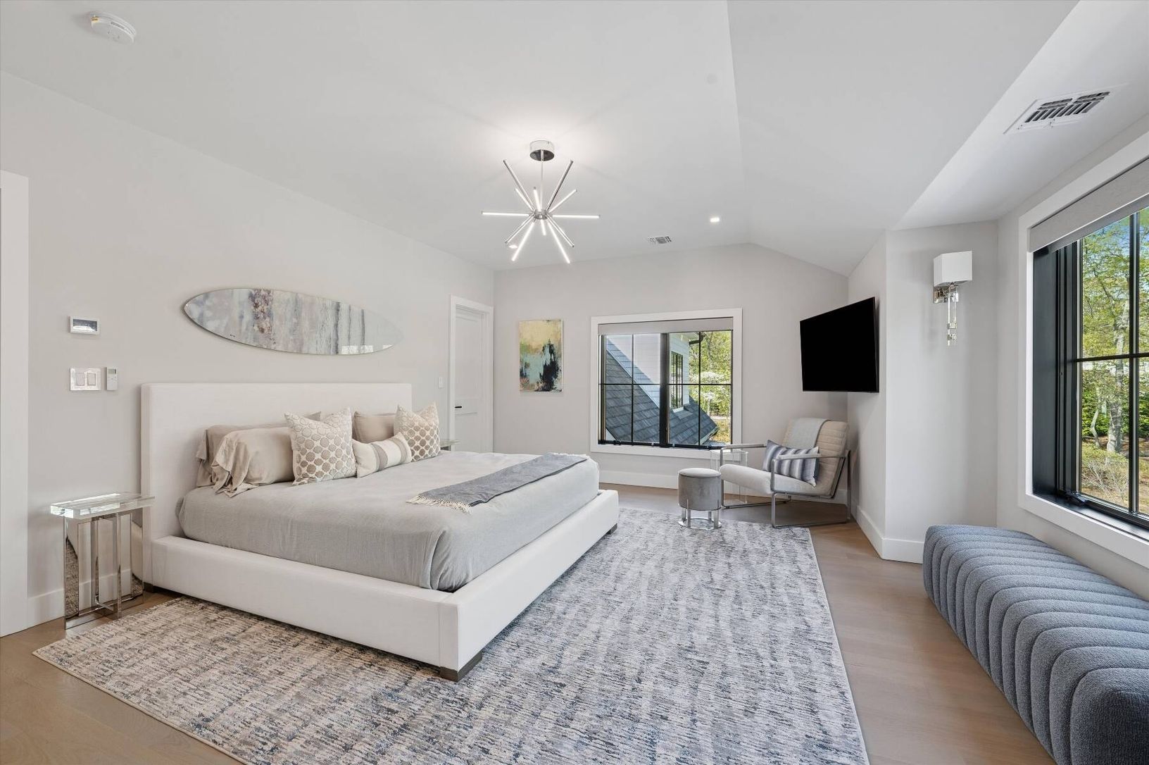  Spacious Guest Bedroom
