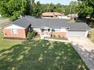 1401 N 10th St, Van Buren, AR 72956