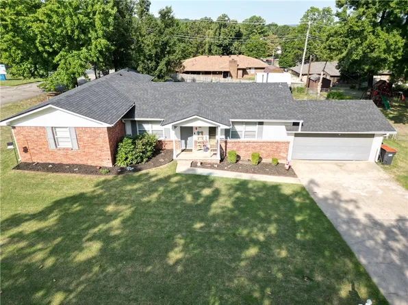 1401 N 10th St, Van Buren, AR 72956