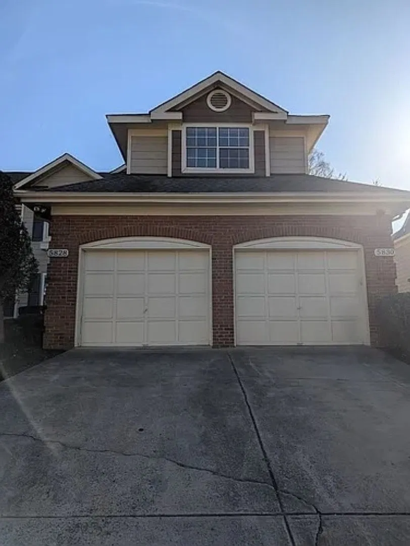 Charming 3BR Townhome in Charlotte — Photo 1