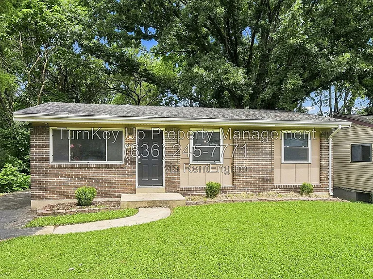 257 Connolly Dr — Photo 2