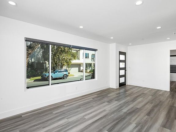 3rd image of 438 Goldenrod Ave #1