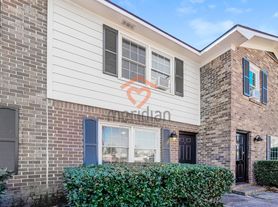 2 & 3 Bedroom Townhomes in West Ashley