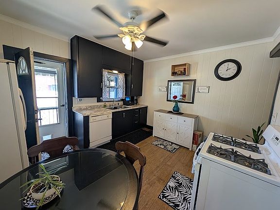 4th image of 213 S Henry St