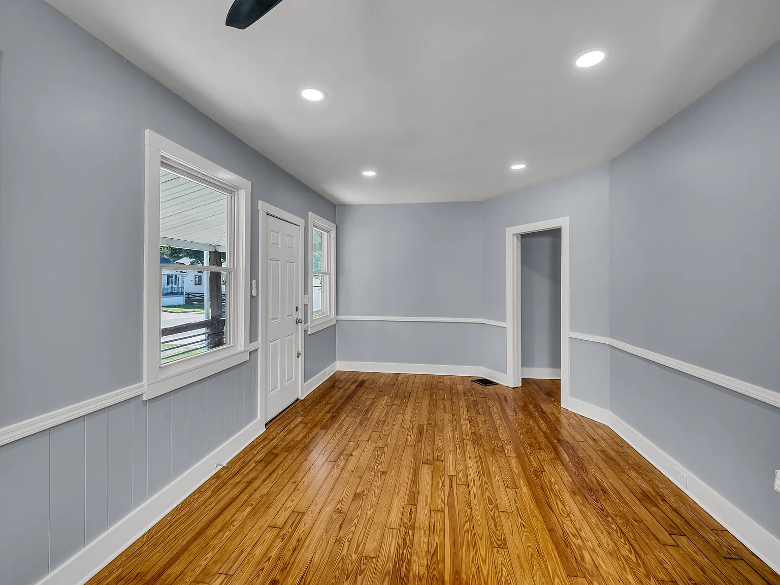 3 bed, 1211 sqft, $2,300 — Photo 4