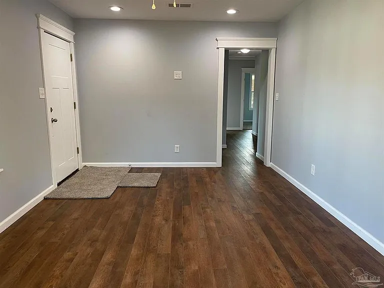 810 W Lakeview Ave — Photo 8