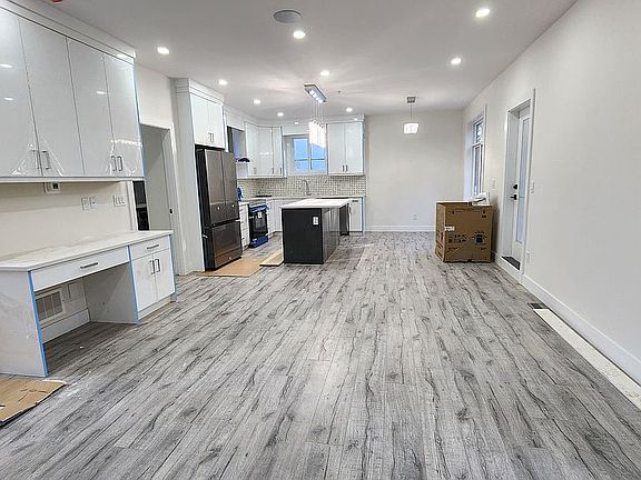 3rd image of 36740 Dianne Brook Ave