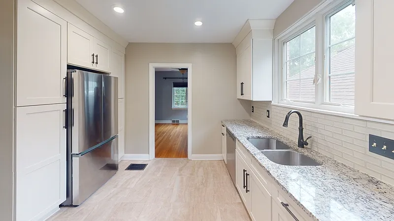 3 bed, 1.5 bath, 1700 sqft, $2,700 — Photo 3