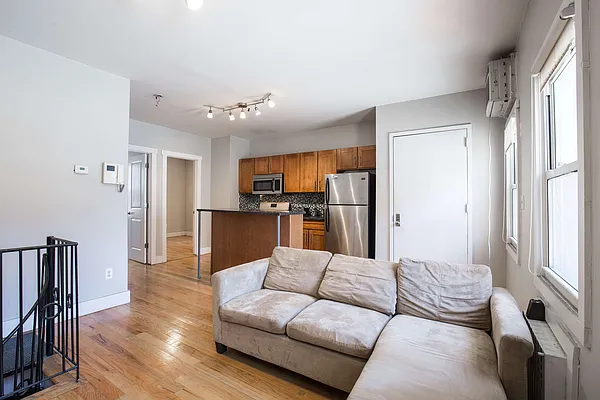 Rented by Nooklyn NYC LLC | media 31
