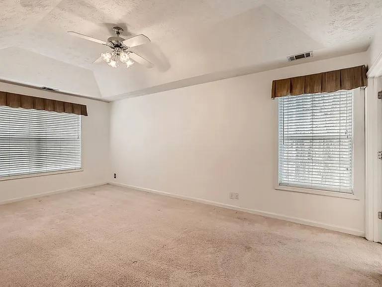 390 Saddle Bridge Dr — Photo 17