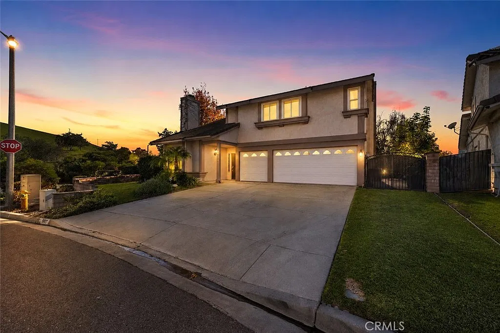 5 bed, 2702 sqft, $5,500 — Photo 2