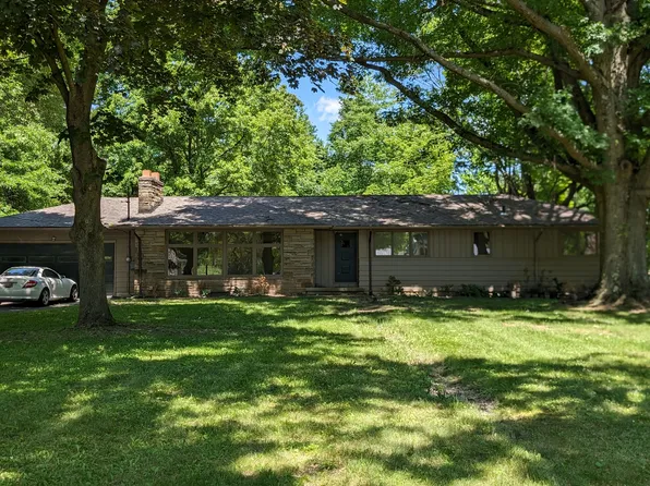 1172 Academy Dr, Youngstown, OH 44505