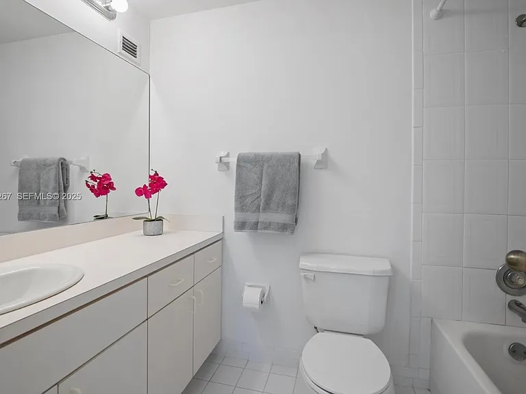 3505 S Ocean Dr #315 — Photo 9