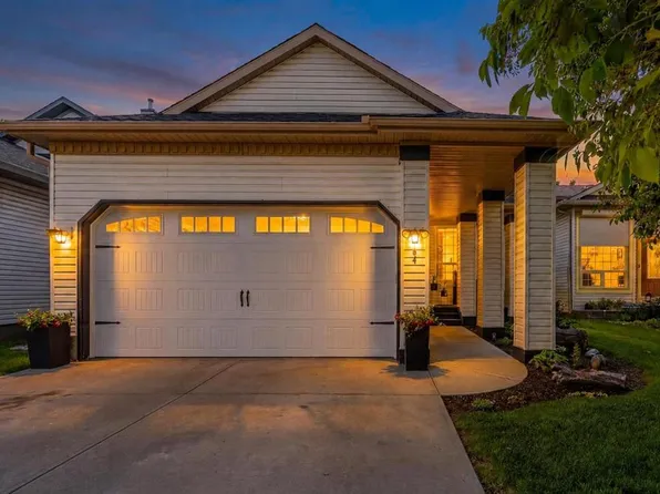 44 W Douglas Glen Pl SE, Calgary, AB T2Z 2M9