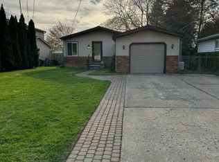 1865 Birchcrest Rd, Waterford, MI 48328