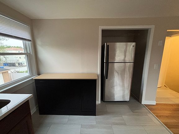 3rd image of 106 Knight St