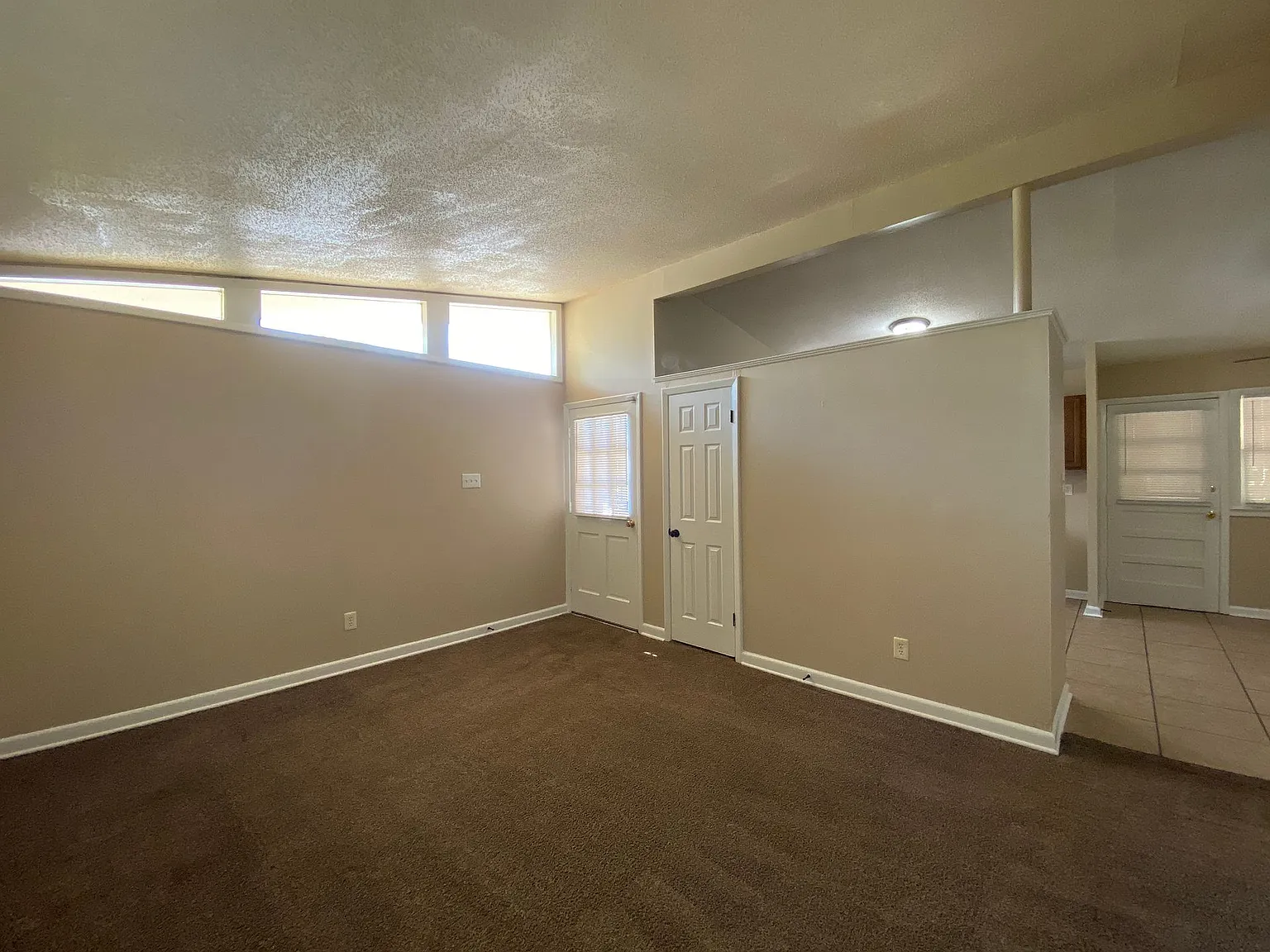 3245 Stella St — Photo 2