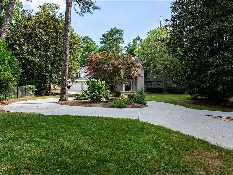 680 W Paces Ferry Rd NW — Photo 44
