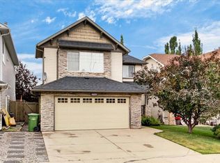 2745 E Coopers Mnr SW, Airdrie, AB T4B 3J8