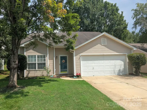 1032 Valley Forge Dr, Clover, SC 29710