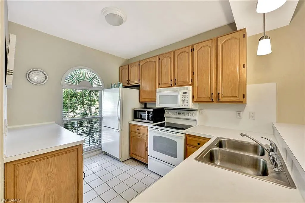2 bed, 2.0 bath, 1016 sqft, $3,800 — Photo 4