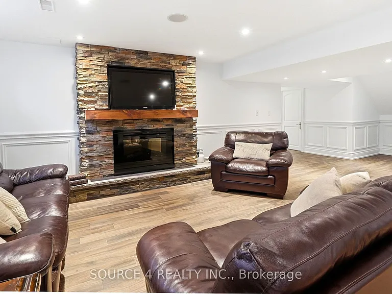 39 Amesbury Dr — Photo 37