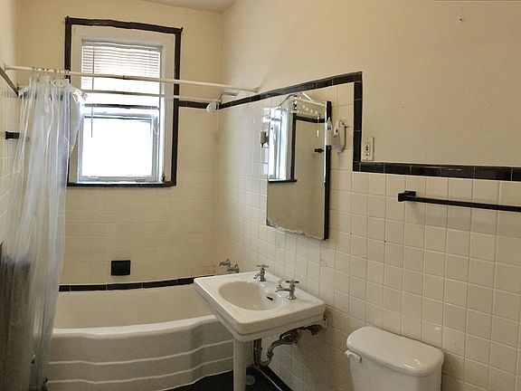 5th image of 5752 N Winthrop Ave