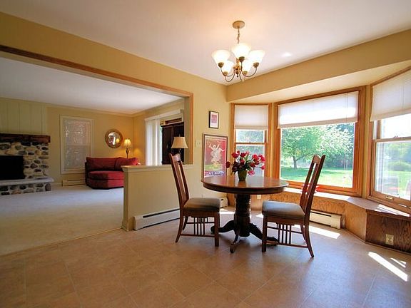 Large Eat -In-Kitchen