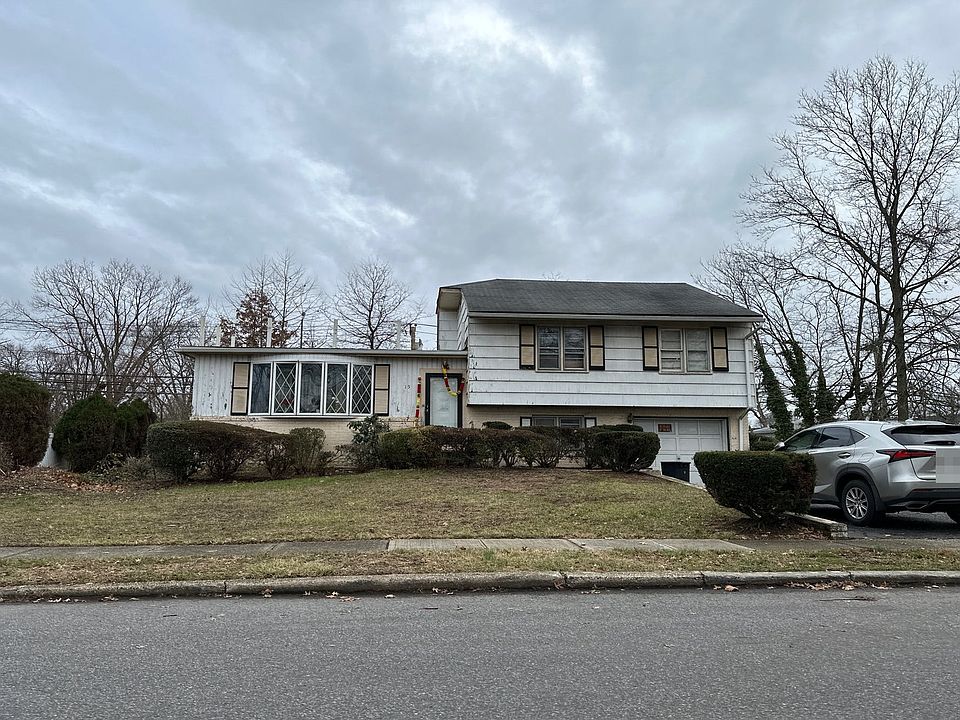 1st image of 15 Frances Dr