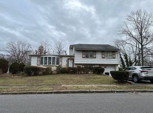 15 Frances Dr, Westbury, NY 11590