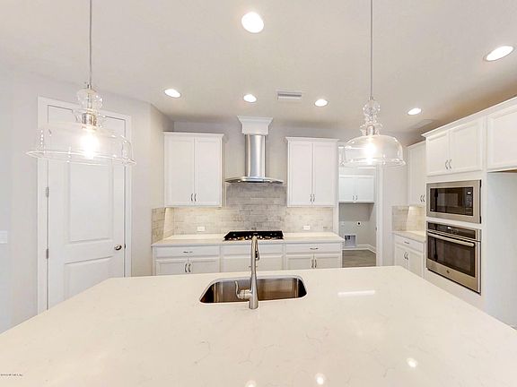 2nd image of 256 Ashbury St