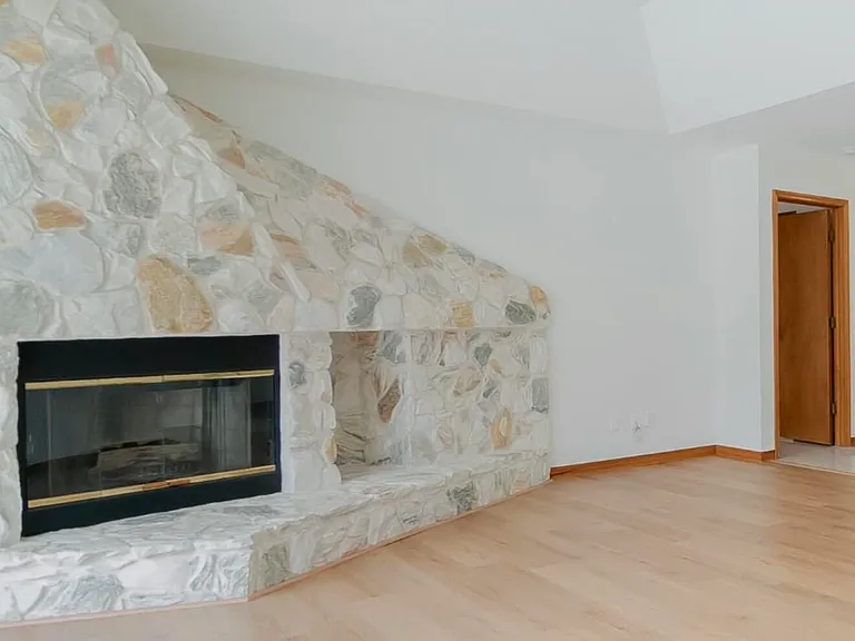 242 SE Duval Ave — Photo 6