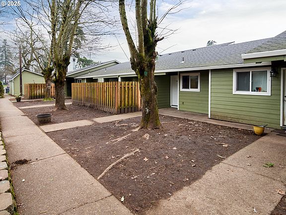2nd image of 9001 SE Clackamas Rd