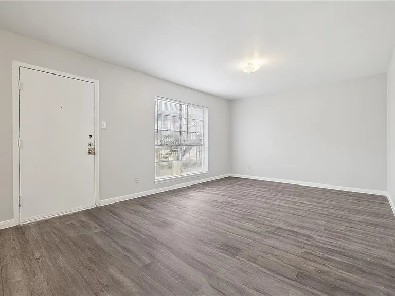 1716 Crownover Rd #18 — Photo 2