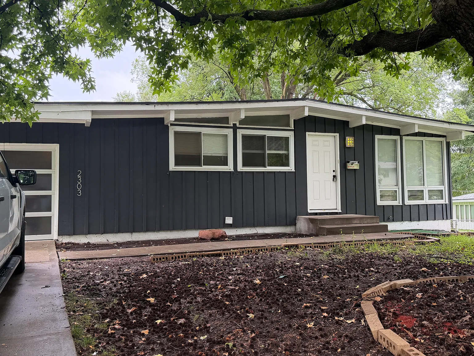 3 bed, 1350 sqft, $2,100 — Photo 1