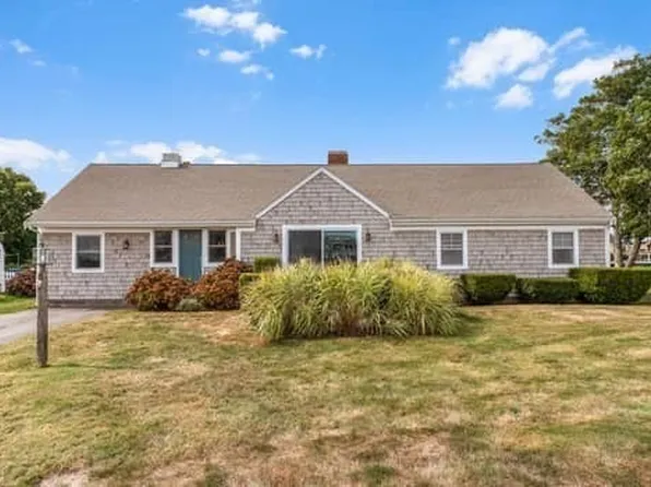 224 Menauhant Rd, East Falmouth, MA 02536