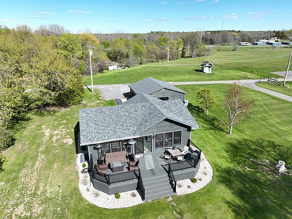 4th image of 39 River Ln