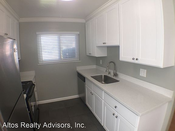 4th image of 1590 Ontario Dr APT 1
