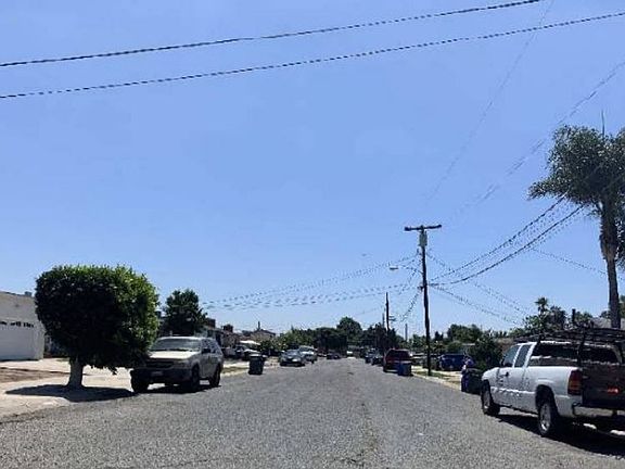 Exterior Neighborhood (street photo)