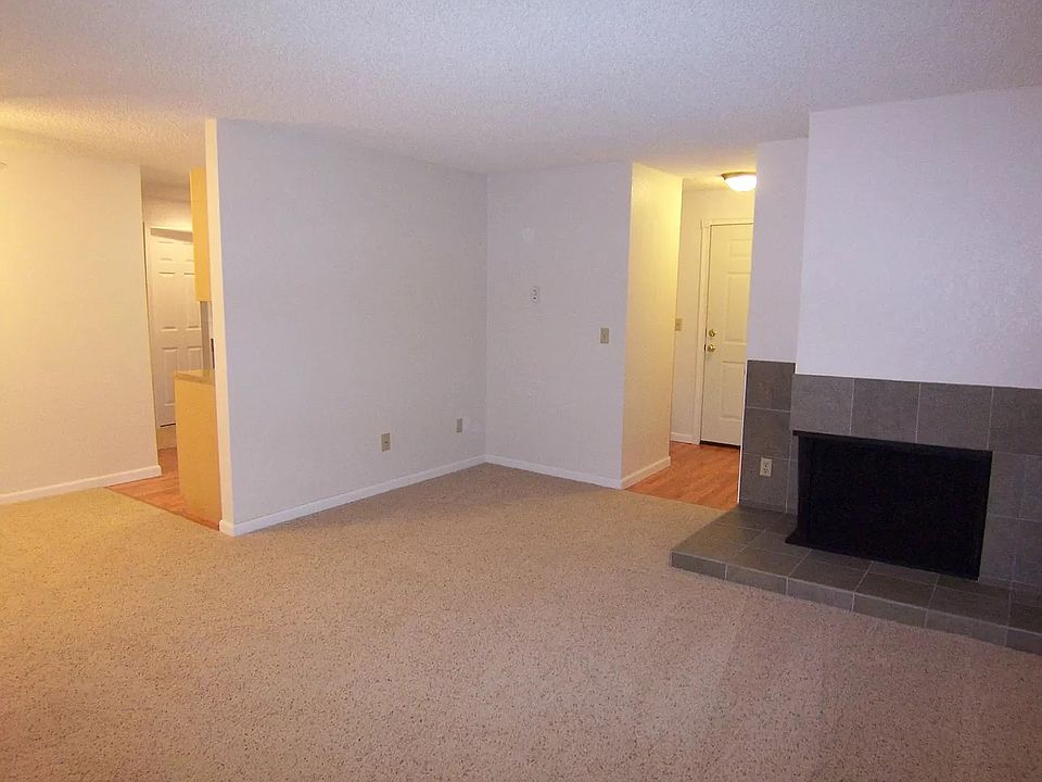1st image of 2228 NE 197th Pl #3