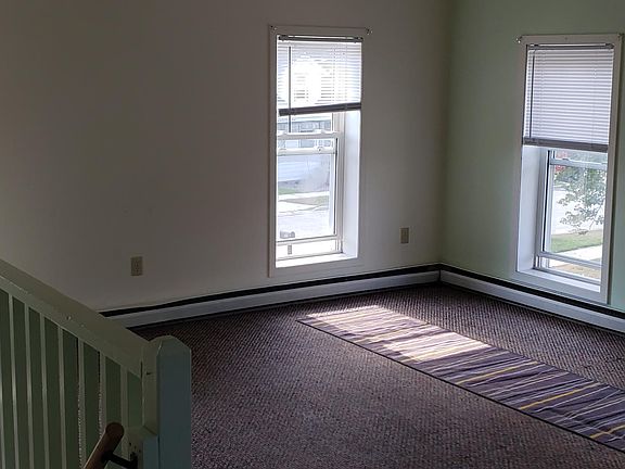 4th image of 310 E Holton St