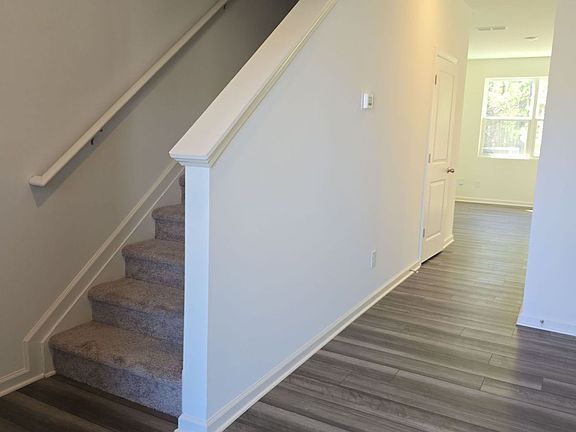 3rd image of 3560 Eagle Ct SW