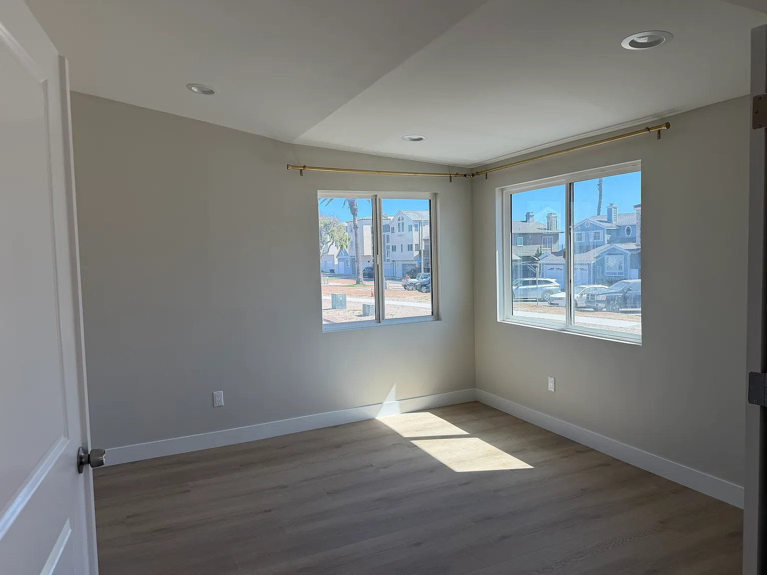 2 bed, 710 sqft, $3,950 — Photo 4