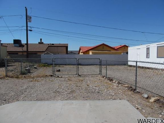 3rd image of 2537 Country Club Ln