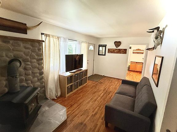 4th image of 158 Boles Rd