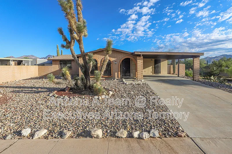 4 bed, 2.0 bath, 1618 sqft, $2,125 — Photo 2