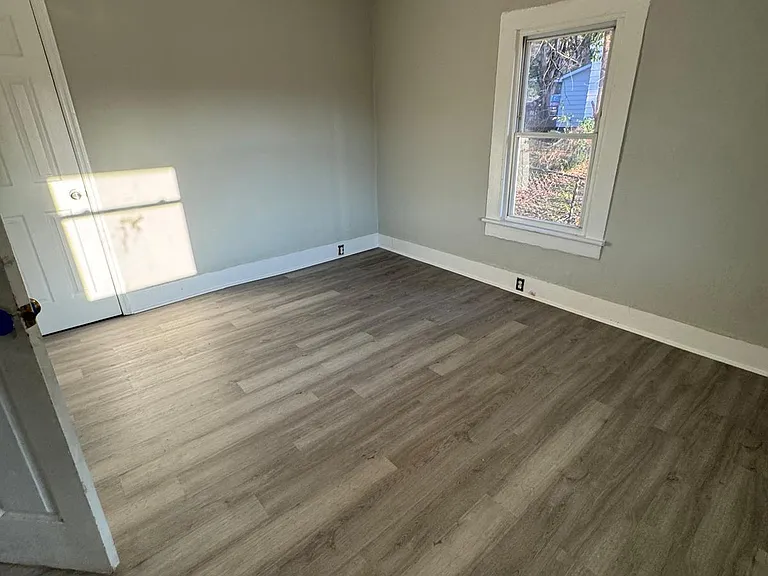 2104 Rosehill Rd — Photo 9